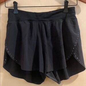 Lululemon Fast and Free Split Short 3"
Size: 4 Black
